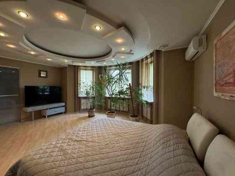 Дом, 450 м² · Донецк, Калининский район
