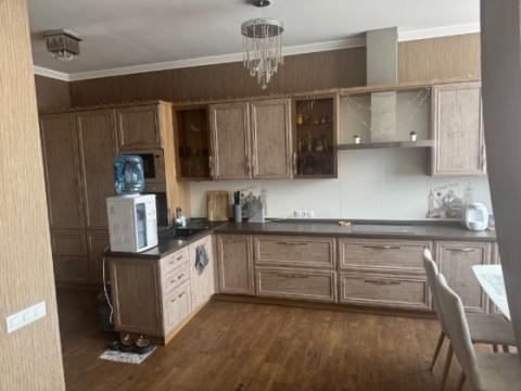 3-комн. квартира, 100 м² · Донецк, Киевский район