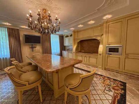 4-комн. квартира, 274 м² · Донецк, Ворошиловский район