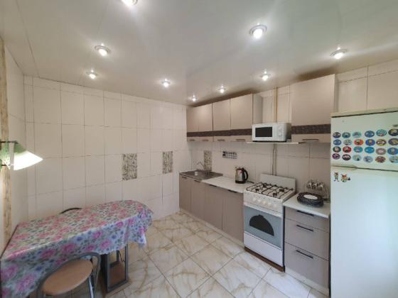 3-комн. квартира, 69 м² · Донецк, Ленинский район · фото 1